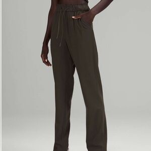 Lululemon Stretch Luxtreme High-Rise Pant *Full Length
Dark Olive size 4